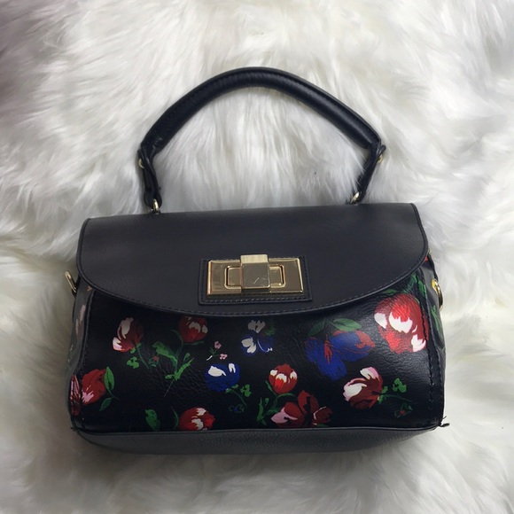 apt 9 bag. - Picture 2 of 8